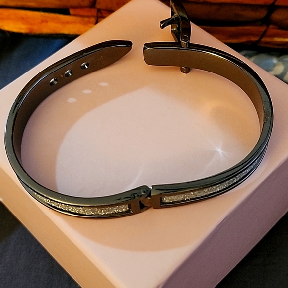 --SOLD--Gunmetal Sparkle Buckle Bracelet - Picture 2 of 5